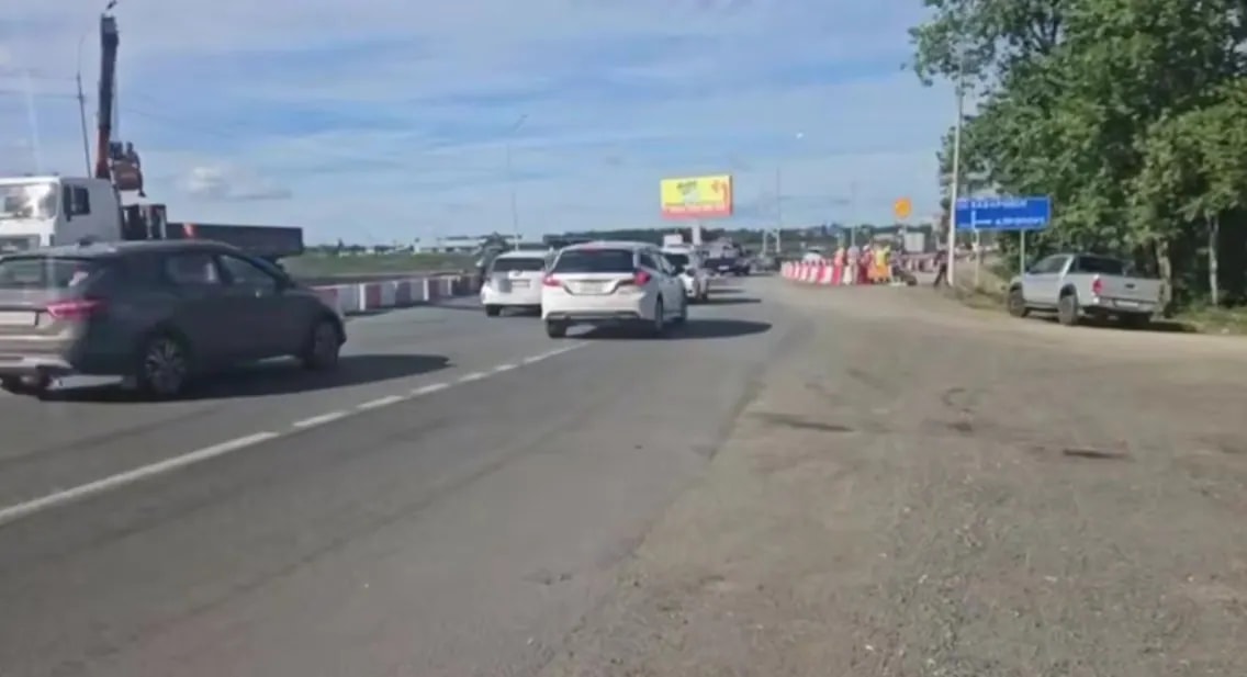 Минтранс открыл вторую полосу на аварийном участке дороги к аэропорту