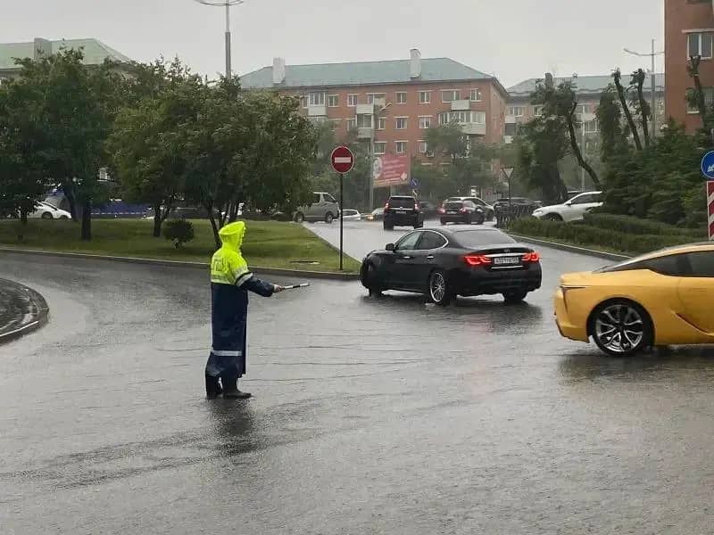 Госавтоинспекция Приморья призывает к осторожности из-за дождей