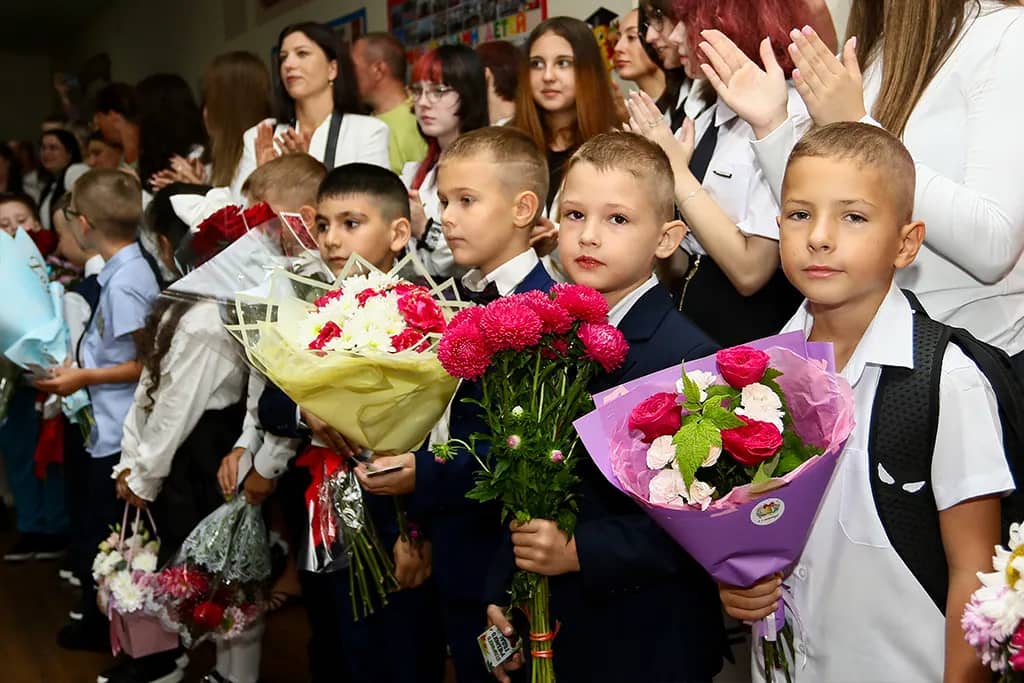 1 сентября в Находке за парты сели 17 тысяч школьников, 1350 из них — первоклассники