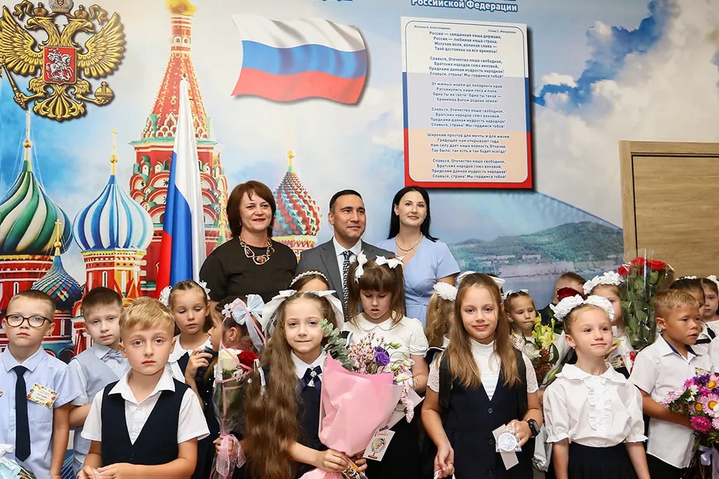 В школах Находки прошли торжественные линейки в честь Дня знаний