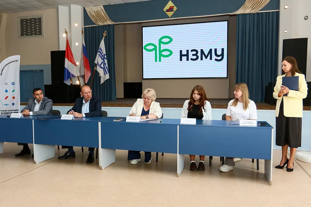 18 студентов НГГПК подписали целевые договоры с заводом минеральных удобрений