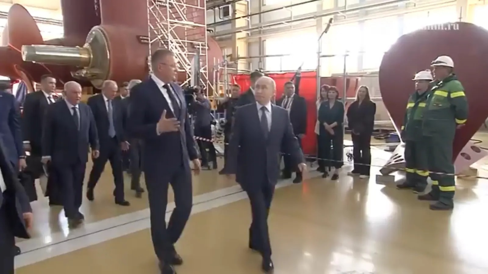 Путин посетил завод «Звезда» в Большом Камне