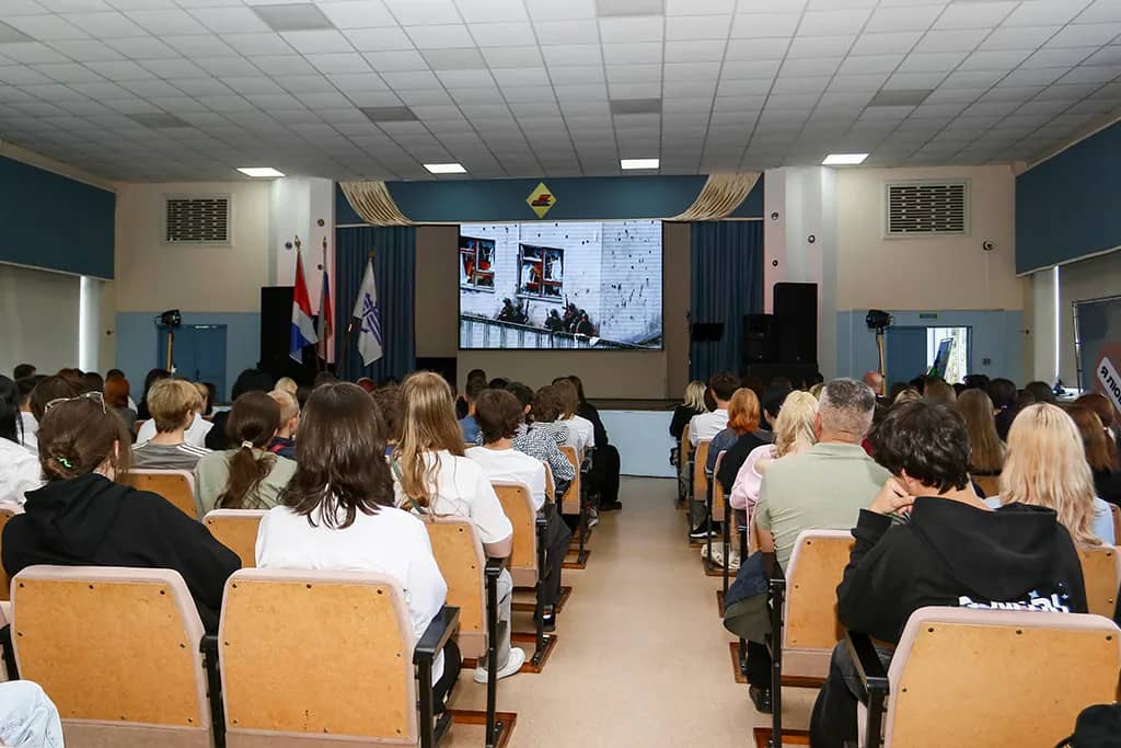 Студенты Находки почтили память жертв терактов