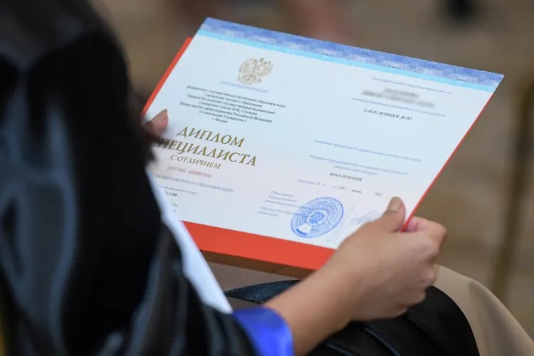 Докеры в Находке получили уголовные дела за липовые дипломы