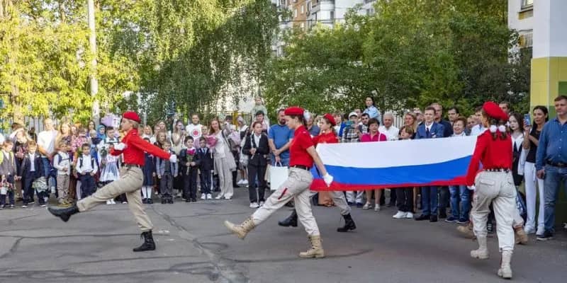 Российских школьников будут готовить к защите суверенитета