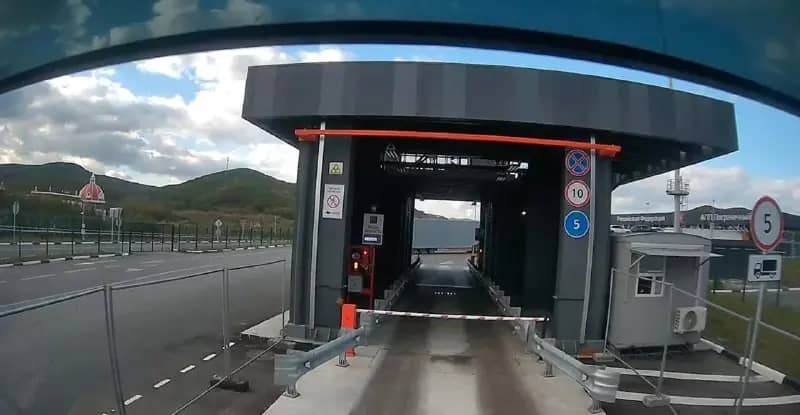 Приморские таможенники начали рентген-сканирование грузовиков с водителями в кабине