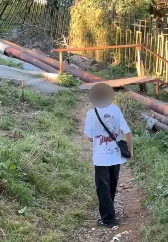 В Находке хулиганы выгнали детей с площадки и сломали игрушку