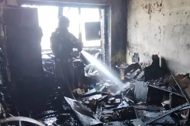 В Находке ликвидировали пожар в многоквартирном доме на Комсомольской