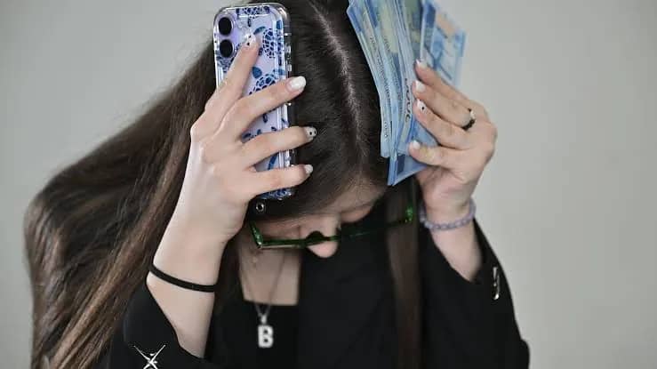 В Приморье мошенники похитили у женщины более 3 млн рублей под видом сотрудников фонда «Защитники Отечества»