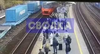 Подросток в Приморье упал под поезд и отделался ушибами