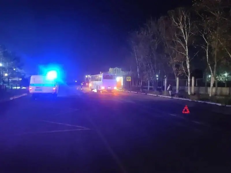 ДТП во Врангеле: автобус сбил 54-летнего мужчину
