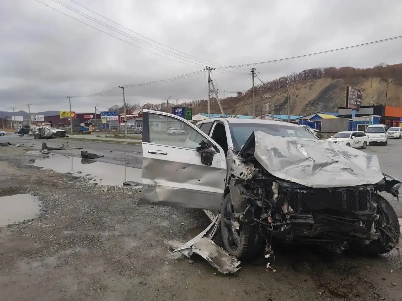Водитель Toyota Harrier погиб в страшном ДТП в Находке