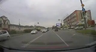 Момент столкновения в районе ТЦ «Кант» попало на видео
