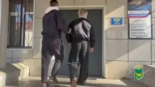 В Приморье заключен под стражу 18-летний курьер телефонных мошенников