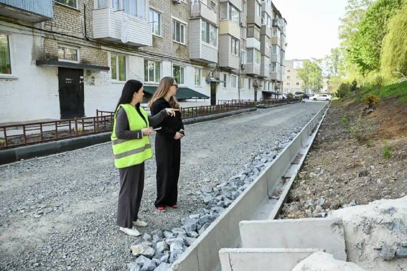 В Находке продолжаются работы по благоустройству дворов